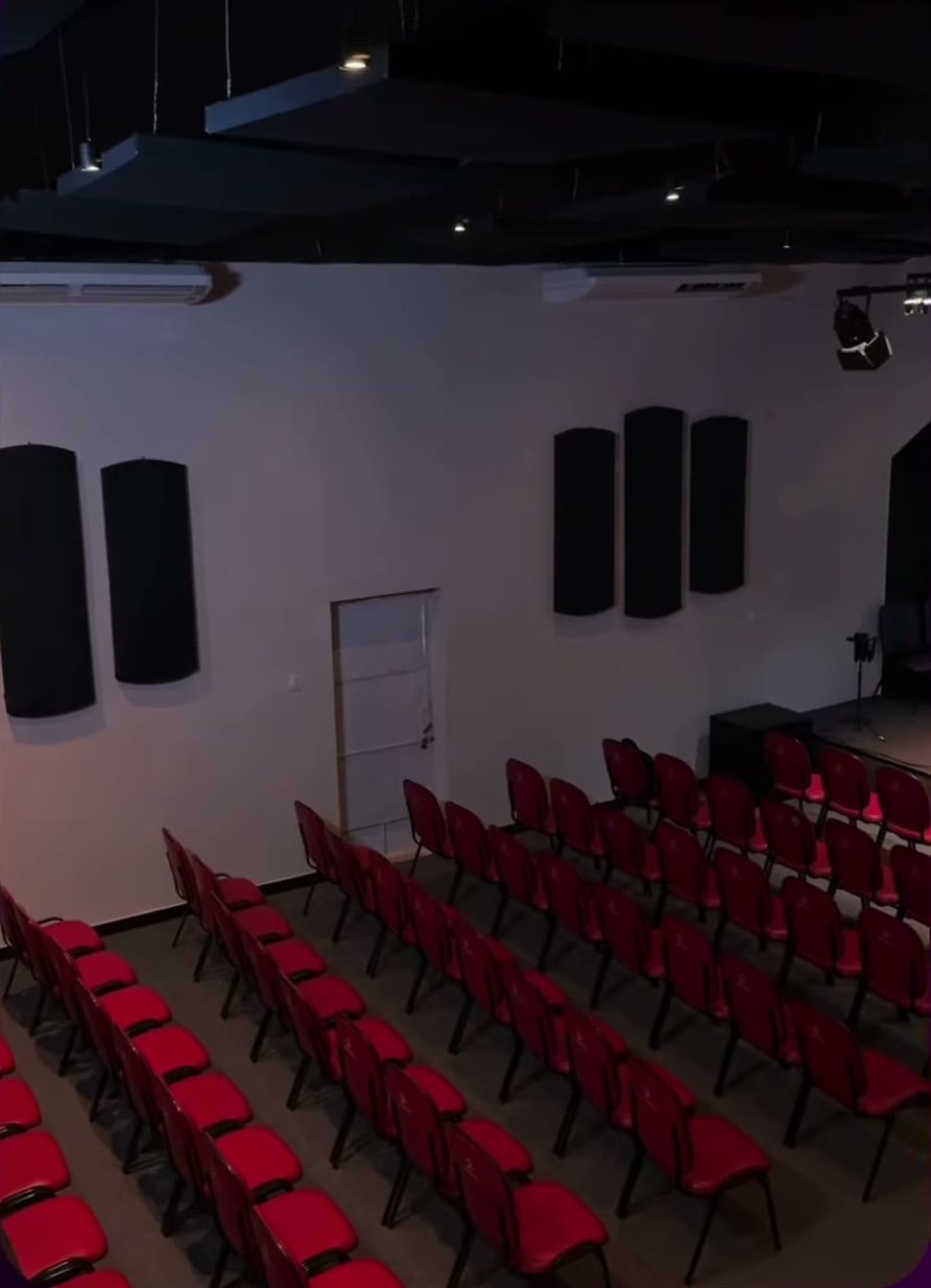 Painéis acústicos instalados por Vertex em nave de igreja