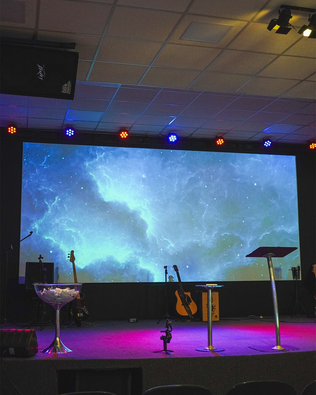 Altar com luz cênica